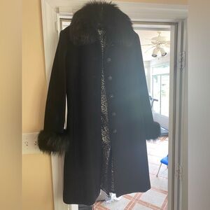 ❌❌❌SOLD❌❌❌Elegant St. John Black Fur-Trimmed Women's Coat